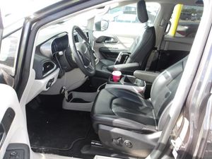 CHRYSLER PACIFICA TOURING L - 3