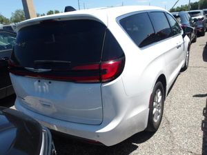 CHRYSLER PACIFICA TOURING L - 2