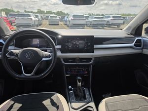 صورة 4 لـ 2025 Volkswagen TAOS SE