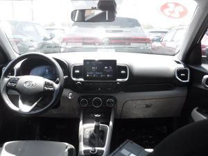 صورة 8 لـ 2025 Hyundai VENUE SEL