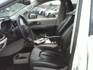 CHRYSLER PACIFICA TOURING L - 3