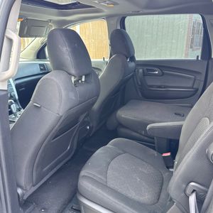 2011 Chevrolet TRAVERSE LT photo 25