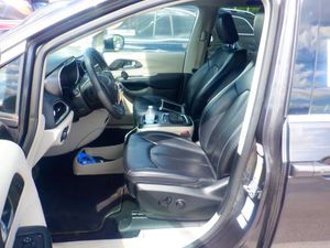 CHRYSLER PACIFICA TOURING L - 3