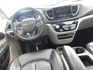 CHRYSLER PACIFICA TOURING L - 8