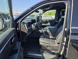 2025 Chevrolet TAHOE LT 照片 3