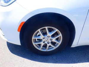 CHRYSLER PACIFICA TOURING L - 8