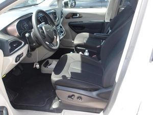 CHRYSLER VOYAGER LX - 3