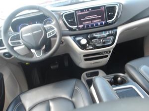 CHRYSLER PACIFICA TOURING L - 8