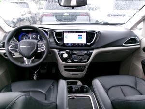 CHRYSLER PACIFICA TOURING L - 4