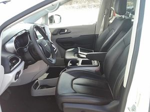 CHRYSLER PACIFICA TOURING L - 3