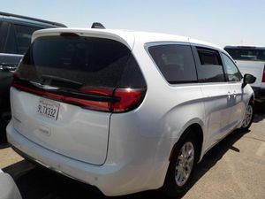 CHRYSLER PACIFICA TOURING L - 2