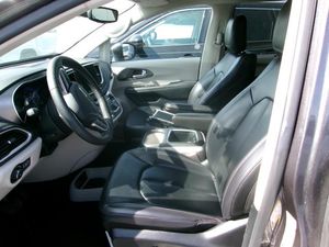 CHRYSLER PACIFICA TOURING L - 3