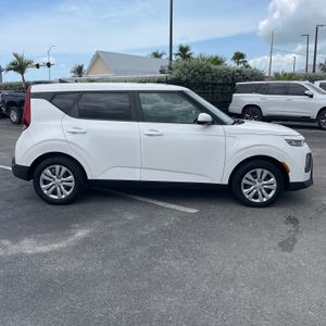 2022 KIA SOUL LX photo 6