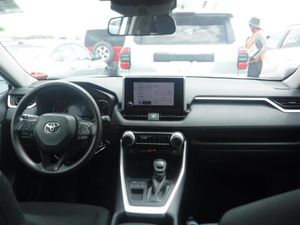 صورة 4 لـ 2025 Toyota RAV4 LE