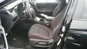 2025 Toyota RAV4 LE 照片 3