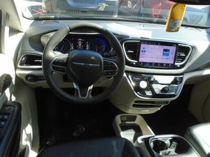 CHRYSLER PACIFICA TOURING L - 4