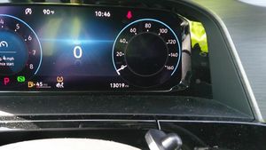 2025 Volkswagen ATLAS CROSS SPORT 2.0T SE W/TECHNOLOGY — фото 5