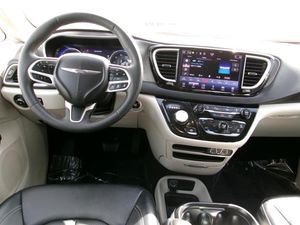 CHRYSLER PACIFICA TOURING L - 4