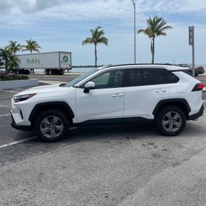 صورة 2 لـ 2025 Toyota RAV4 HYBRID XLE