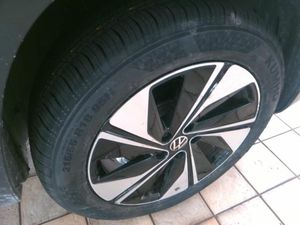 صورة 9 لـ 2025 Volkswagen TAOS SE