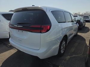 CHRYSLER PACIFICA TOURING L - 2