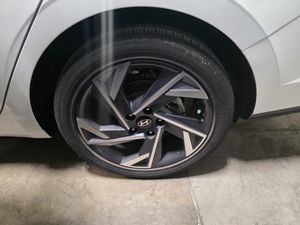 صورة 12 لـ 2025 Hyundai ELANTRA SE