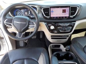 CHRYSLER PACIFICA TOURING L - 4