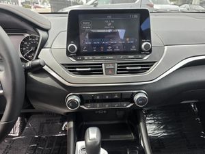 2025 Nissan ALTIMA SR thumbnail 24