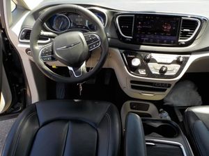 CHRYSLER PACIFICA TOURING L - 4