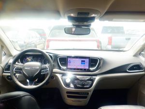 CHRYSLER PACIFICA TOURING L - 4