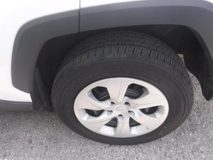 صورة مصغرة 13 لـ 2025 Toyota RAV4 LE
