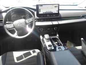 2025 Mitsubishi OUTLANDER SE 照片 4