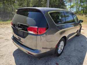 CHRYSLER VOYAGER LX - 2