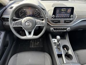 صورة 4 لـ 2025 Nissan ALTIMA SV