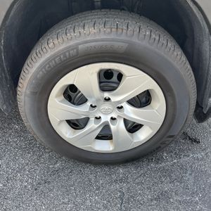 صورة مصغرة 13 لـ 2021 Toyota RAV4 LE