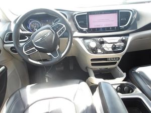 CHRYSLER PACIFICA TOURING L - 8