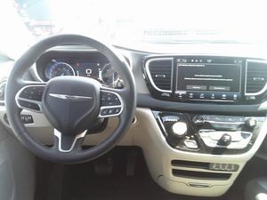 CHRYSLER PACIFICA TOURING L - 4