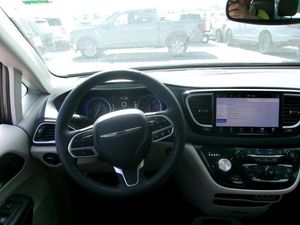 CHRYSLER PACIFICA TOURING L - 4