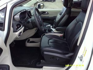 CHRYSLER PACIFICA TOURING L - 3