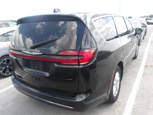 CHRYSLER PACIFICA TOURING L - 2