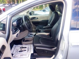 CHRYSLER PACIFICA TOURING L - 3