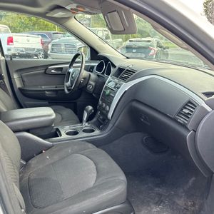 2011 Chevrolet TRAVERSE LT photo 24