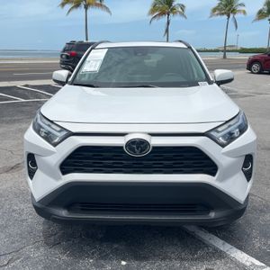 صورة 8 لـ 2025 Toyota RAV4 HYBRID XLE