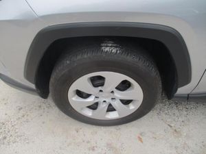صورة مصغرة 13 لـ 2025 Toyota RAV4 LE
