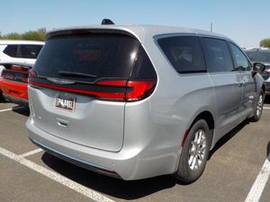 CHRYSLER PACIFICA TOURING L - 2