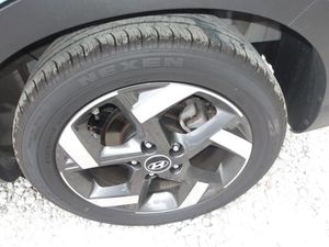 صورة 10 لـ 2025 Hyundai VENUE SEL