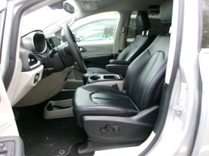 CHRYSLER PACIFICA TOURING L - 3