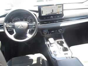 MITSUBISHI OUTLANDER SE - 4