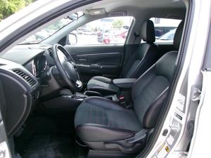2025 Mitsubishi OUTLANDER SPORT SE — фото 3