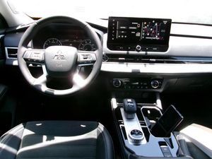 2025 Mitsubishi OUTLANDER SE — фото 8